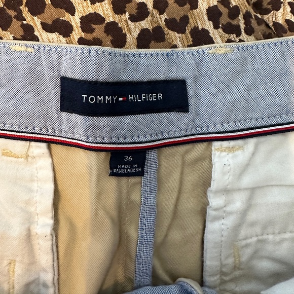 Tommy Hilfiger ￼ Embroidered Flag 36 Shorts ￼ - Picture 4 of 4